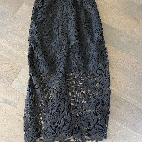 Lock & Key Lace Dress - Picture 13 of 15